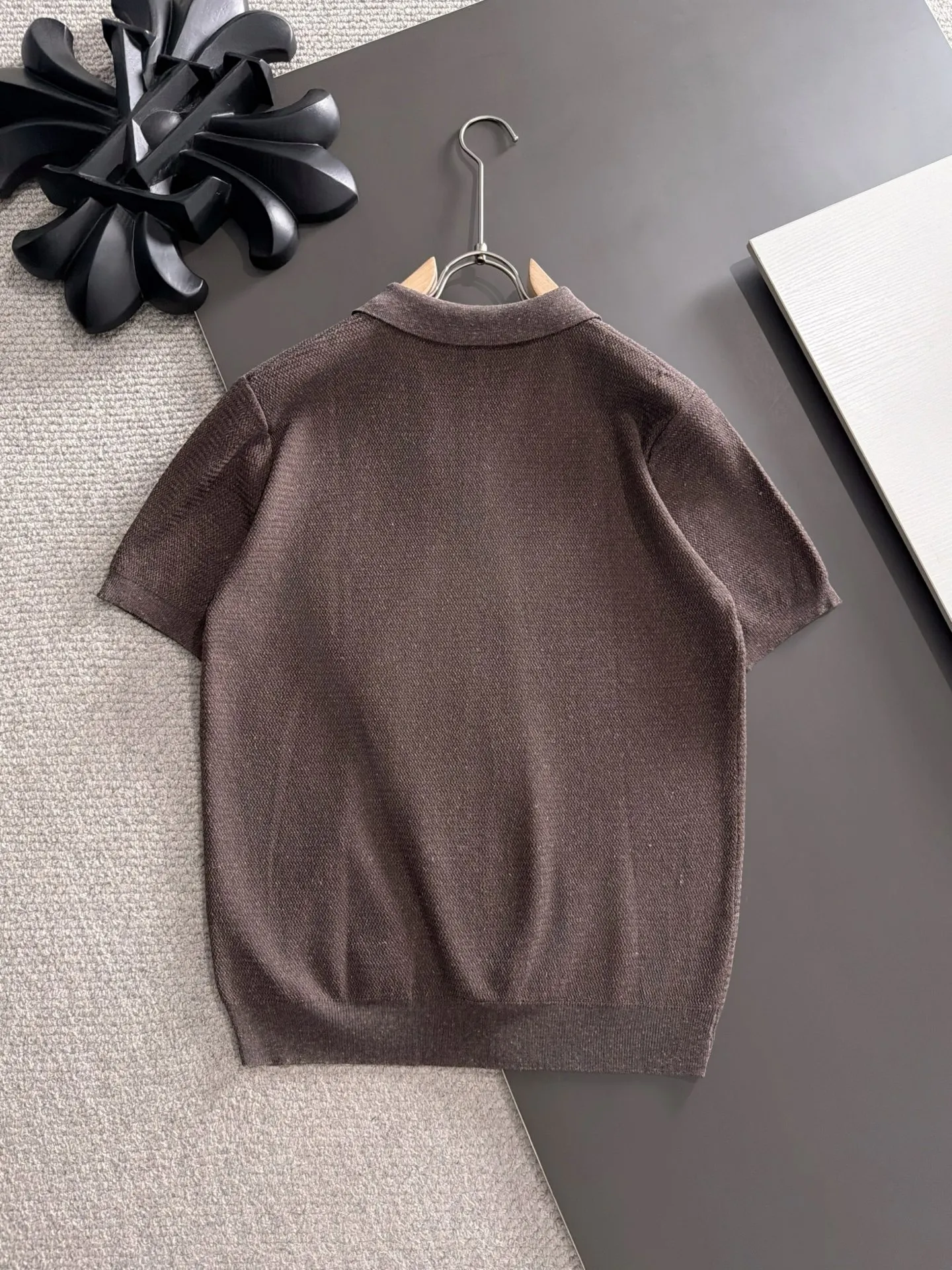 Next day shipment BC high quality-Brunello Cucineli 26ss New Arrival men's short-sleeved T-shirt. Like LP, it belongs to the same old-money style top brand. New Arrival is a top-notch brand. New Arrival Original men's casual short-sleeved. Made of combed cotton yarn knitted cotton-like fabric. Exclusive Premium custom-controlled raw materials. It feels substantial when weighed. The upper body is also more textured than ordinary T-shirts. Fashionable Versatile Hot Sale, skin-friendly and comfortable to wear, premium boutique, exquisite workmanship from Factory, great upper body, essential item for men, complete with three standards Sizes M-3XL
